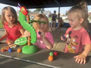 Read more about the article Families Enjoy Free Summer FUN Groups